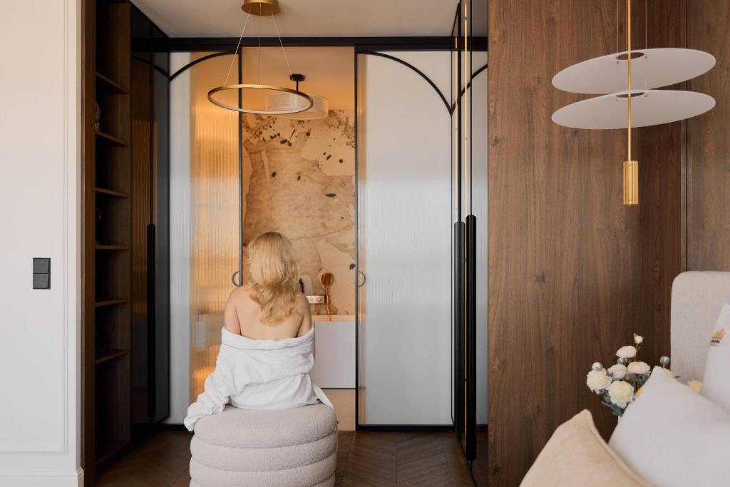 DOKI Living Suites - Foodhall & Parking by Downtown Apartments 5