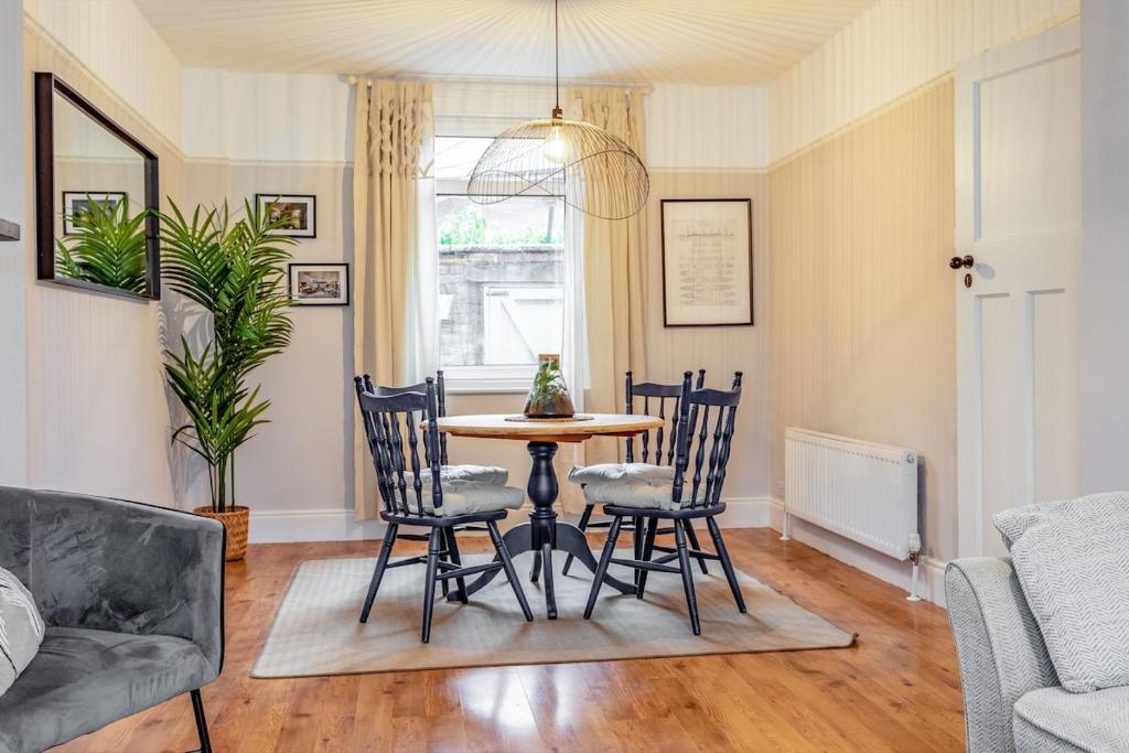 Recently Renovated Private Parking 8