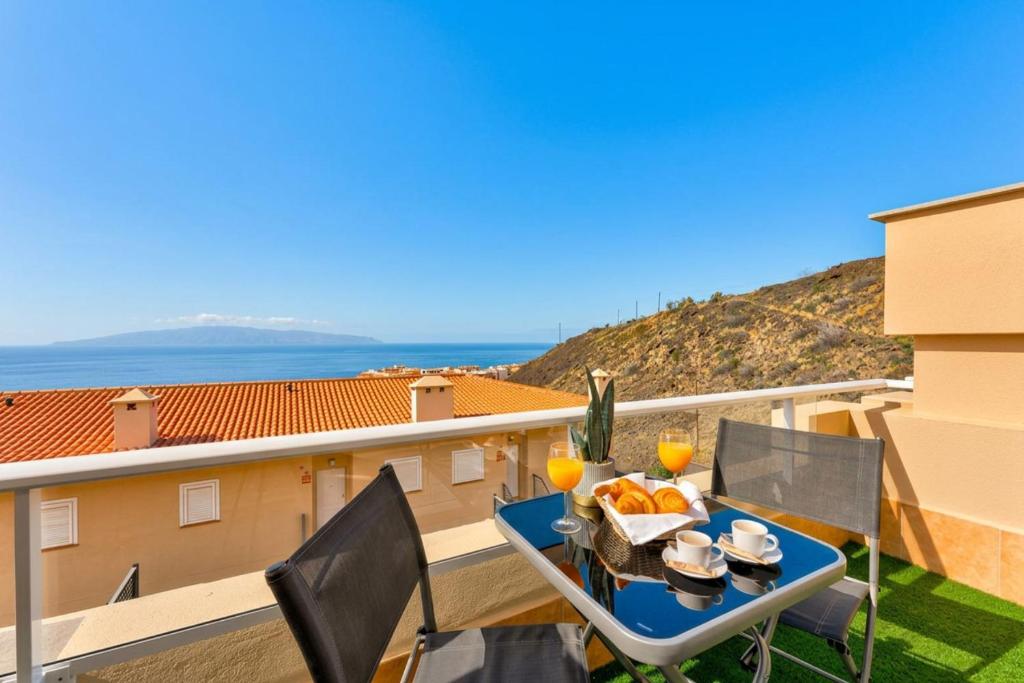 Townhouse Luxury - Relax with stunning sea views 7