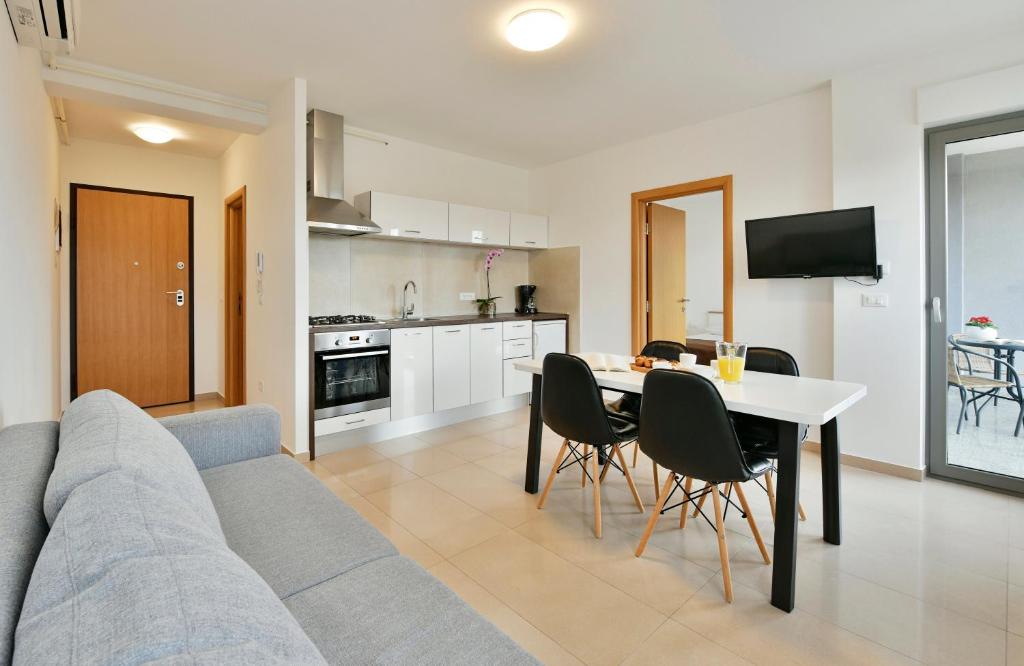 Apart Residence Rudan 1 2