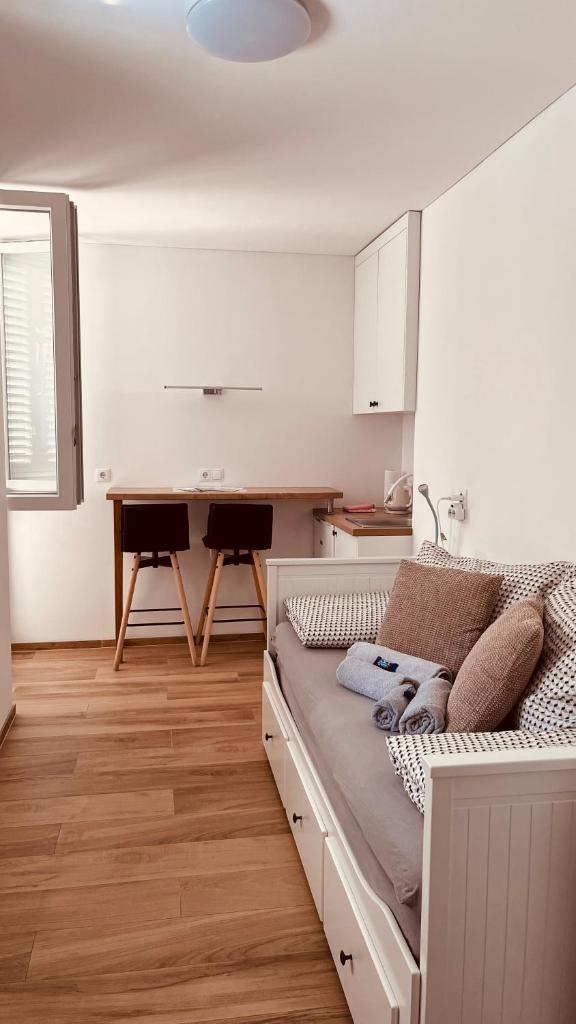 Studio Apartment Zara 4