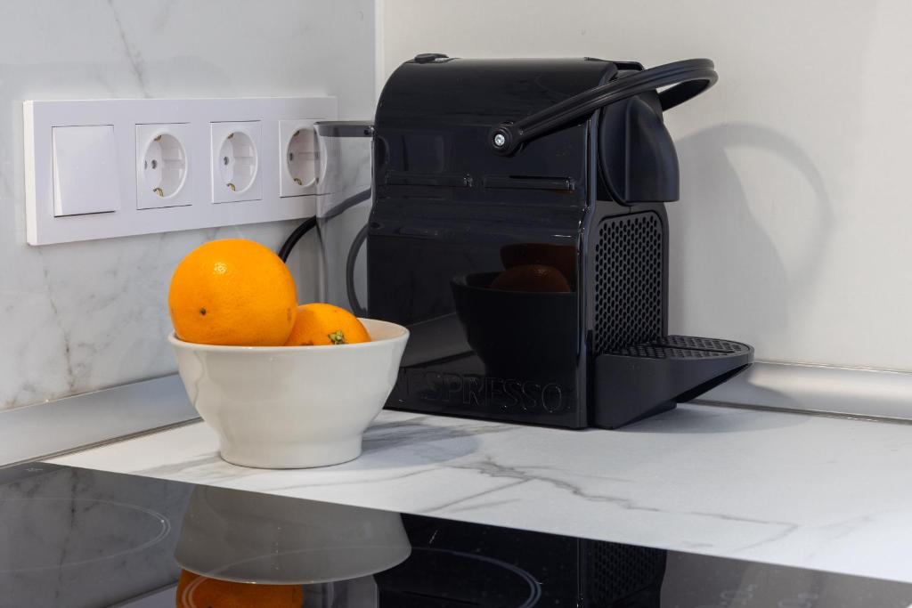 FLORIT FLATS - Urban Retreat Apartments - 4 Guests - AC & WiFi - 15 min to City Centre 4