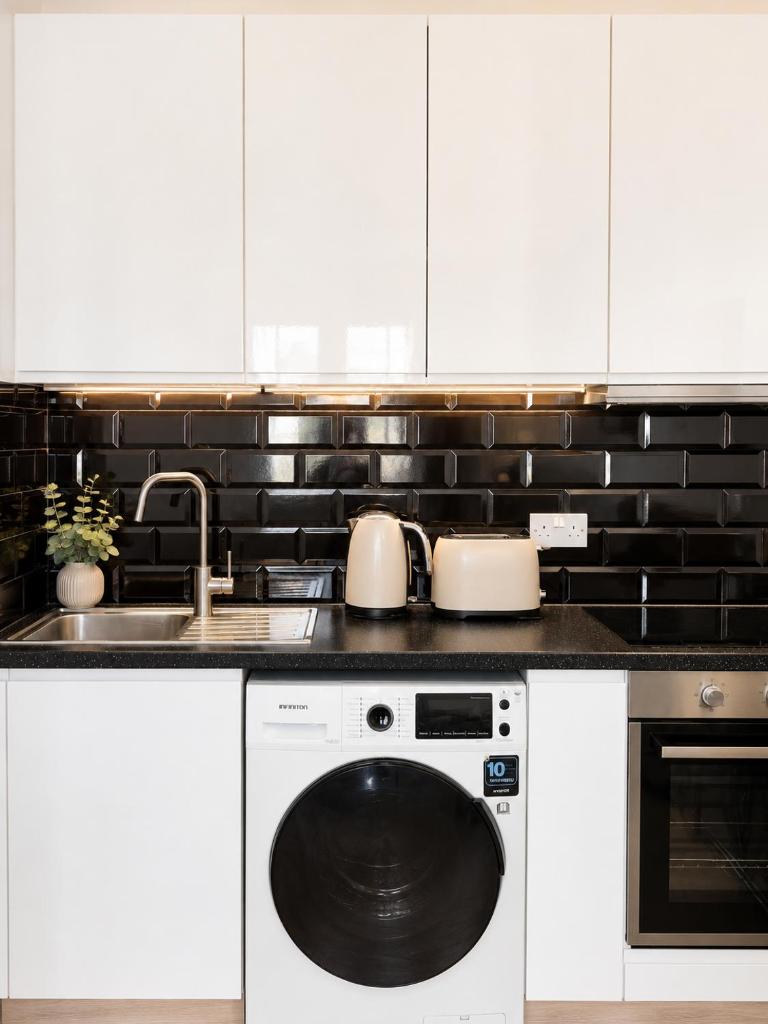 Grand Central House - Deluxe Two Bedroom - GibraltarStay Apartments 6