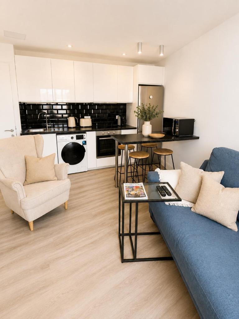 Grand Central House - Deluxe Two Bedroom - GibraltarStay Apartments 5
