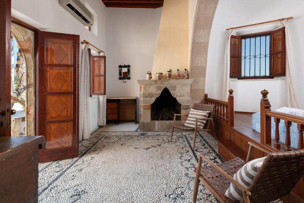 Arte Lindos Suites 7