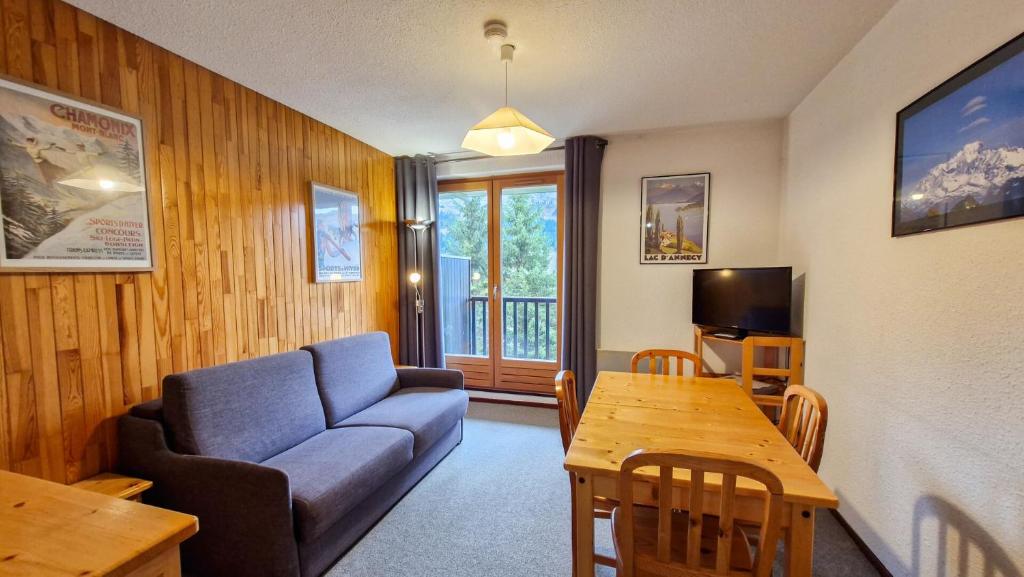 Résidence Pollux - Studio confortable avec cabine · Proche des pistes et des commerces · Balcon MAE-7415