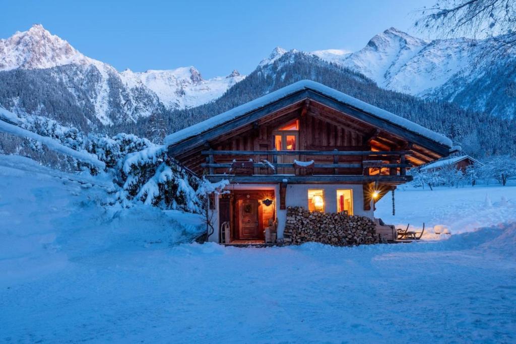 Chalet Taconnaz - Warm & Cosy 3BR Chalet with Fireplace in Nature - By Cozee Rentals