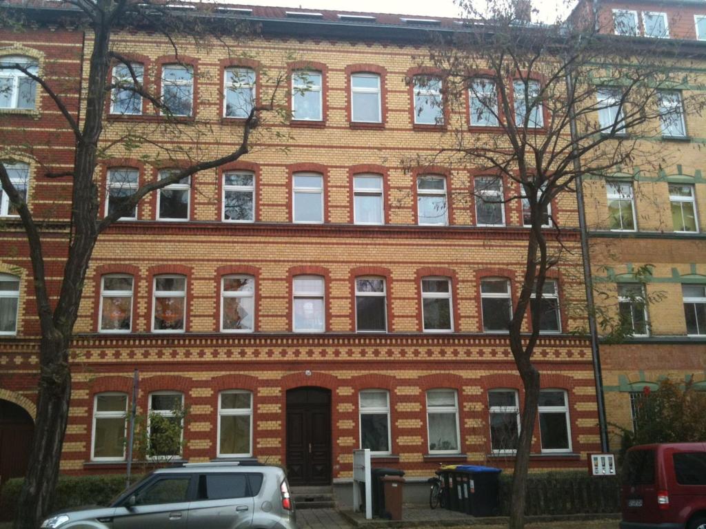 Vorstadtperle 6