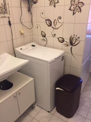Vorstadtperle 8