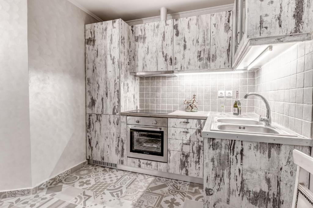 Belone Suite 8
