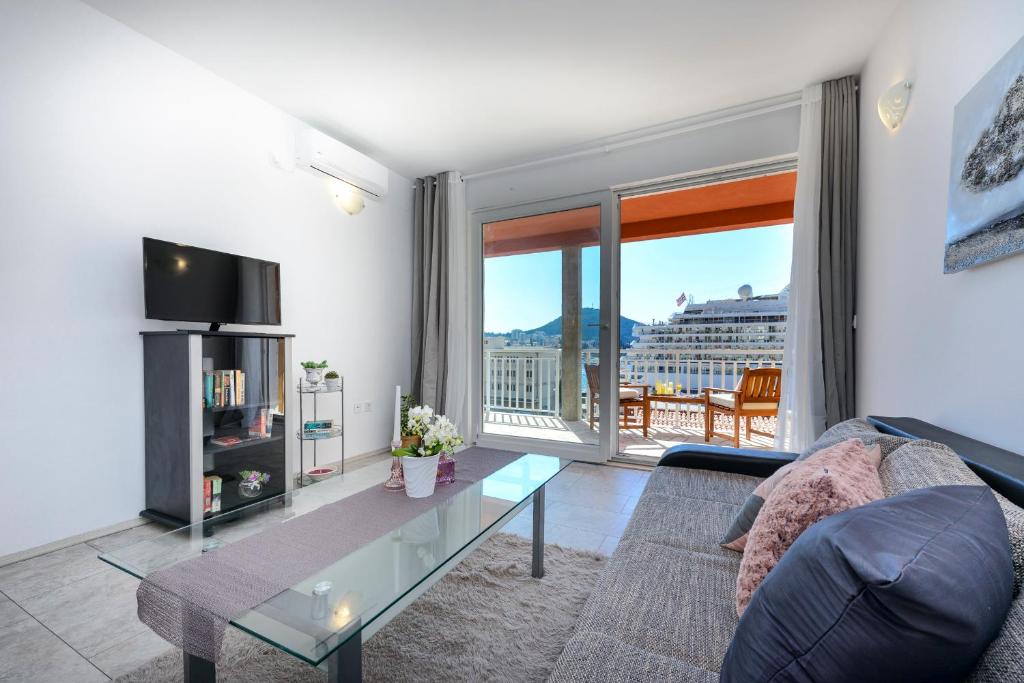 Lorelai Apartments 4