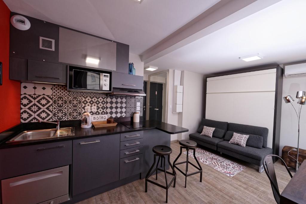 At home in lyon 2