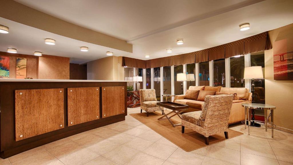 Best Western Plus Suites Hotel Coronado Island Image