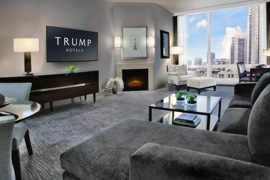 Trump International Hotel & Tower Chicago Image