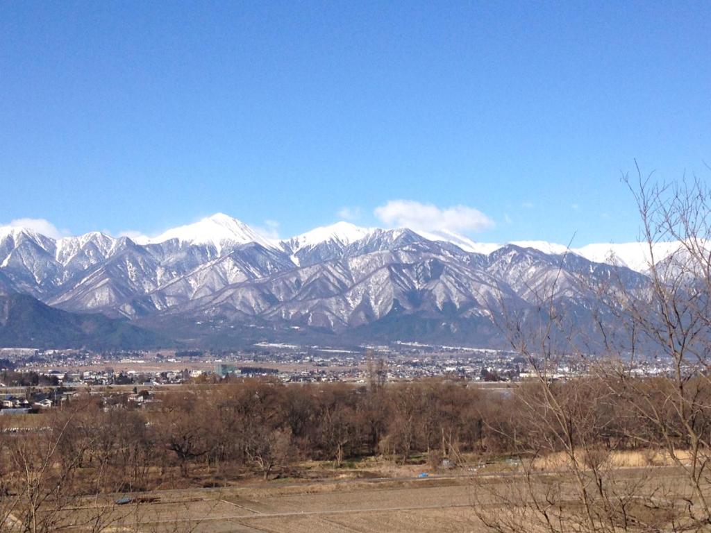 - une vue sur une chaîne de montagnes avec des montagnes enneigées dans l'établissement PrincessPrincessAzumino, à Azumino
