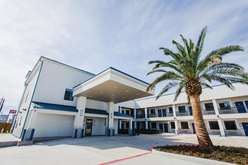 Palace Inn Blue US-59 & Gessner Image