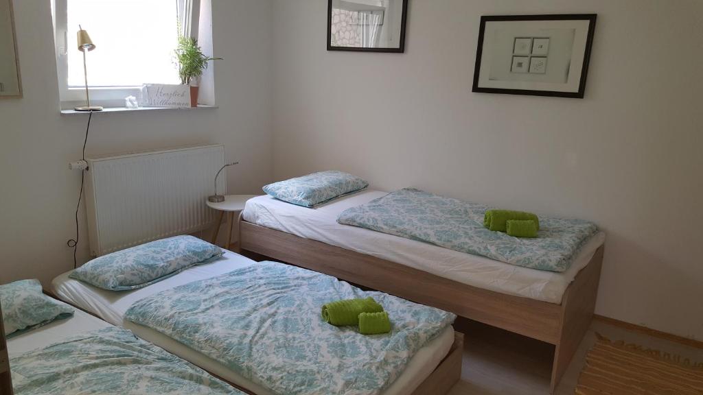 Кровать или кровати в номере Fewo Near Rheinfall