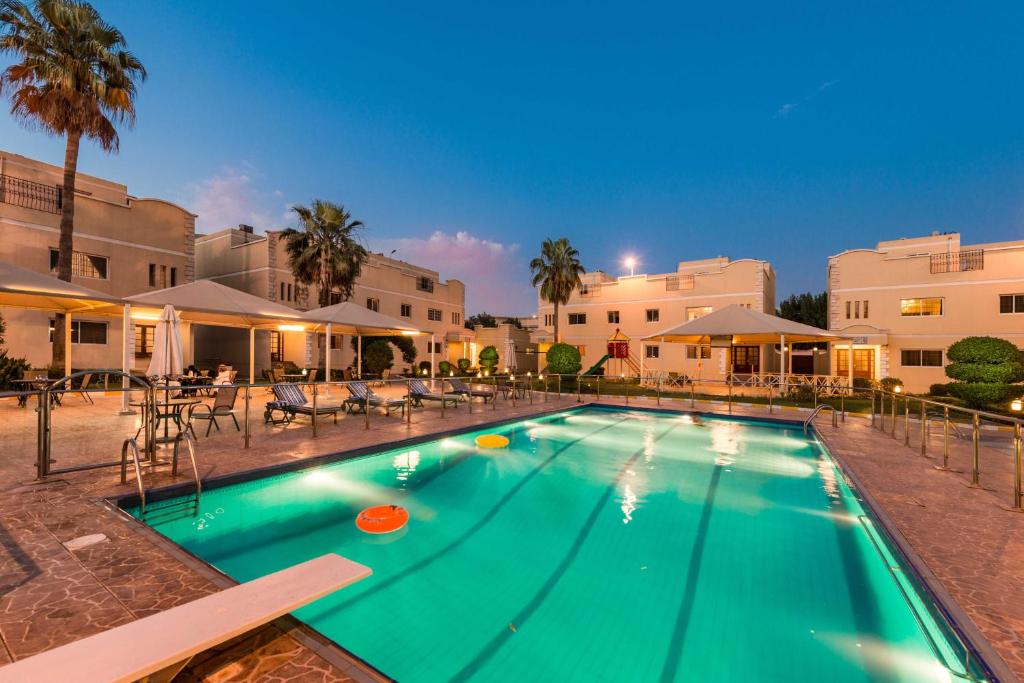 a swimming pool in the middle of a resort at Boudl Al Malaz in Riyadh