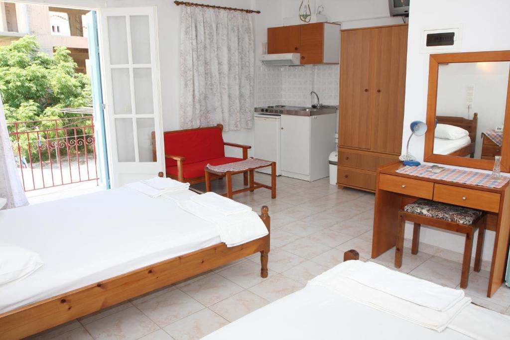 A kitchen or kitchenette at Akrogiali Hotel