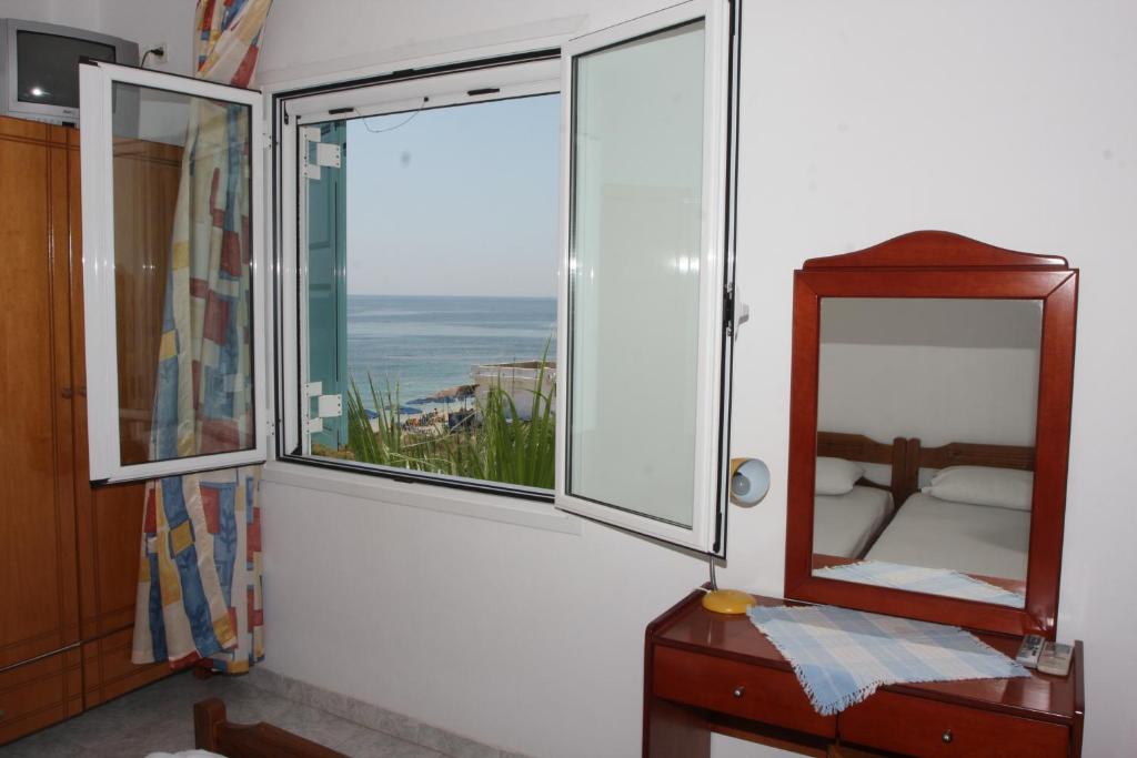 A general sea view or a sea view taken from az apartmanhoteleket