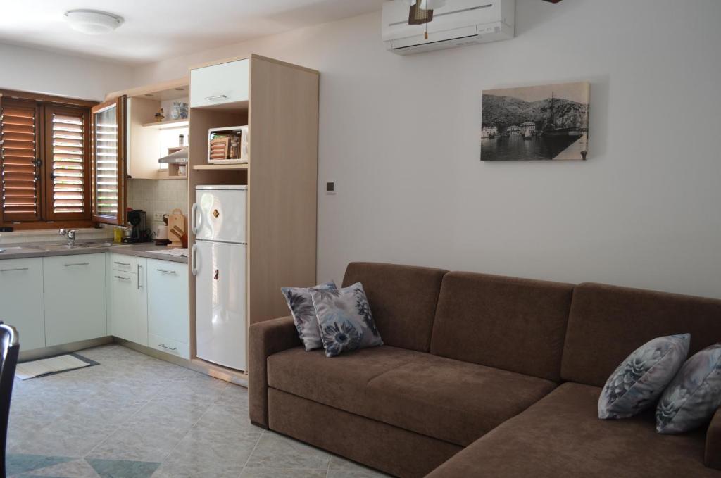 Kuchyň nebo kuchyňský kout v ubytování Apartments Lora