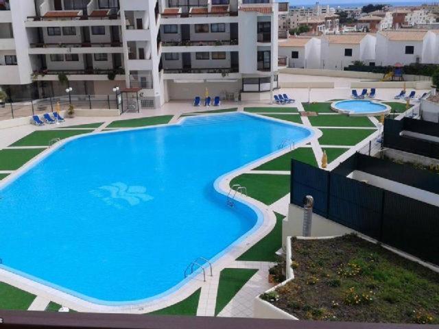 a large swimming pool on top of a building at Appartement Albufeira 402C in Albufeira