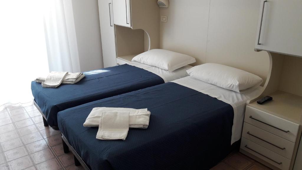 Postel nebo postele na pokoji v ubytování B&B - Meuble' - Hotel " CORDIALE "