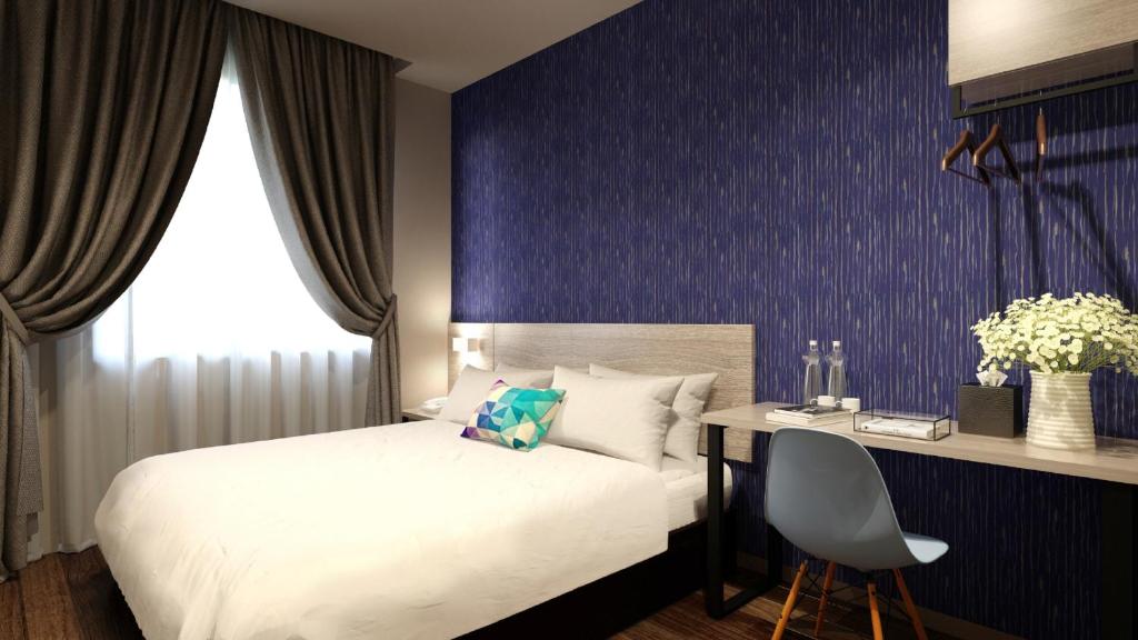Postel nebo postele na pokoji v ubytování The Square Hotel