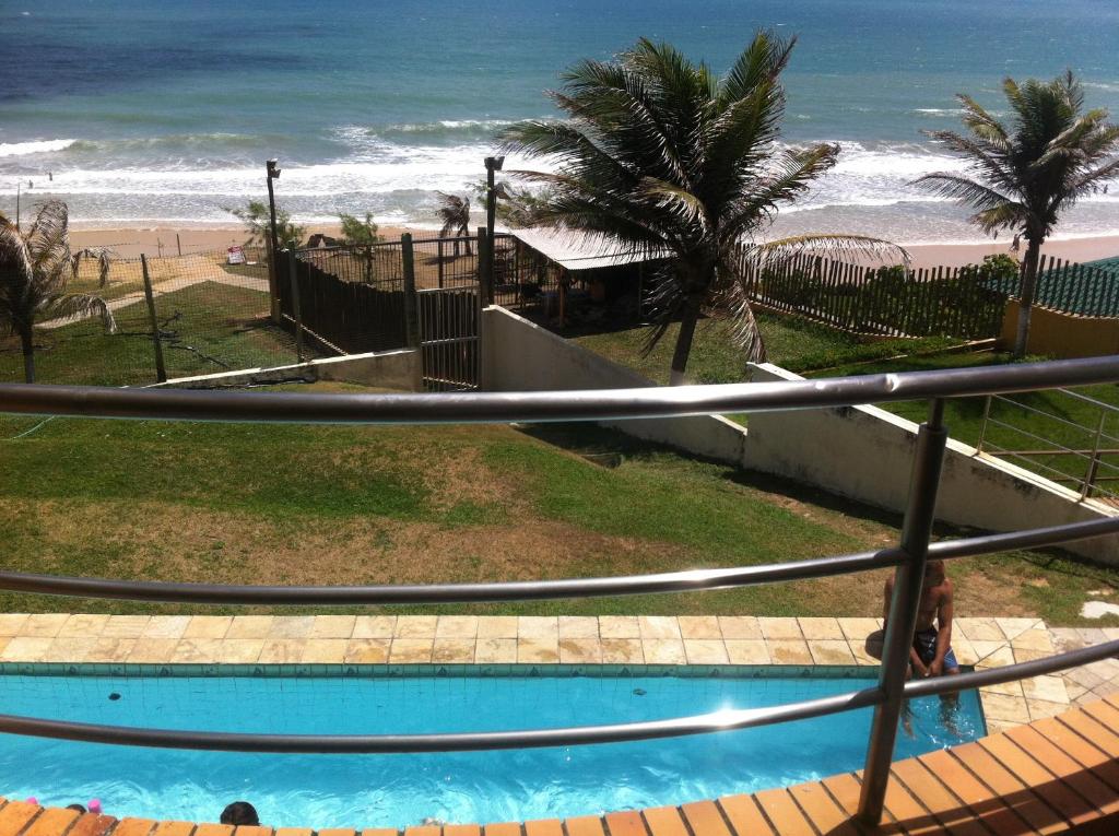 - Vistas a la piscina y a la playa en Costeira Praia Flat - Apt Lua, en Natal