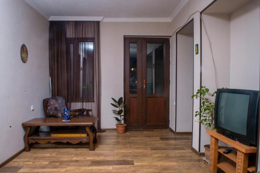 TV a/nebo společenská místnost v ubytování GNG Guest House