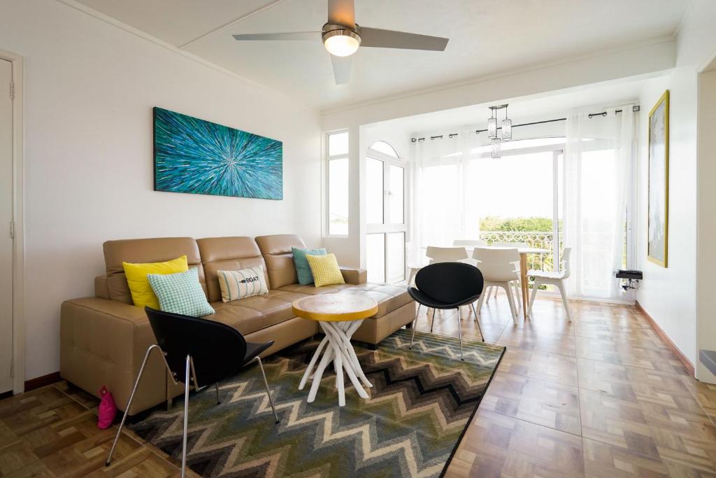 White Oasis Apartment - отзывы и видео