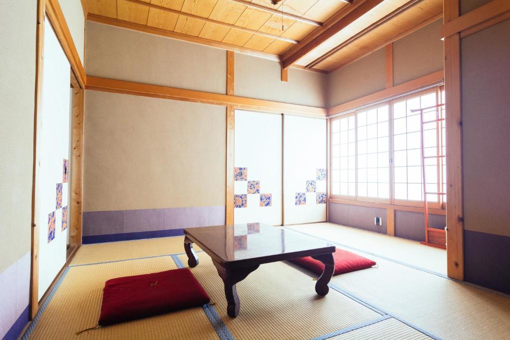 Posezení v ubytování 高野山 宿坊 増福院 -Koyasan Shukubo Zofukuin-