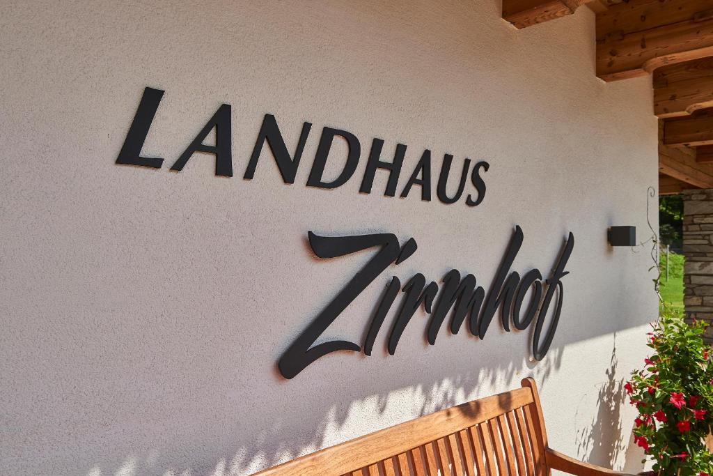 Certifikát, ocenenie alebo iný dokument vystavený v ubytovaní Landhaus Zirmhof