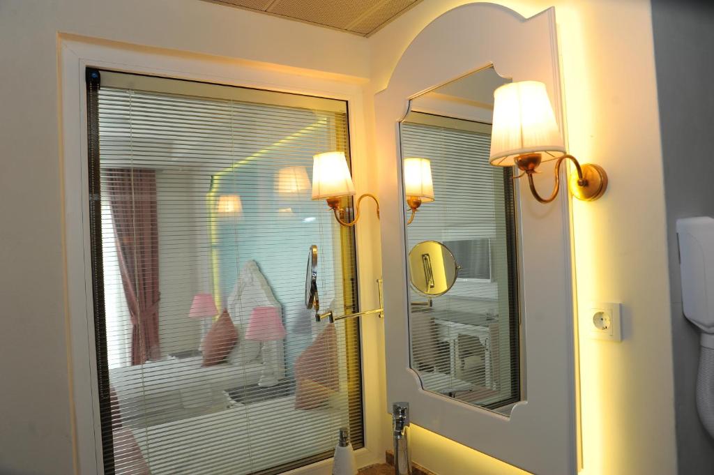 Montebello Deluxe Hotel - Double Or Twin Room