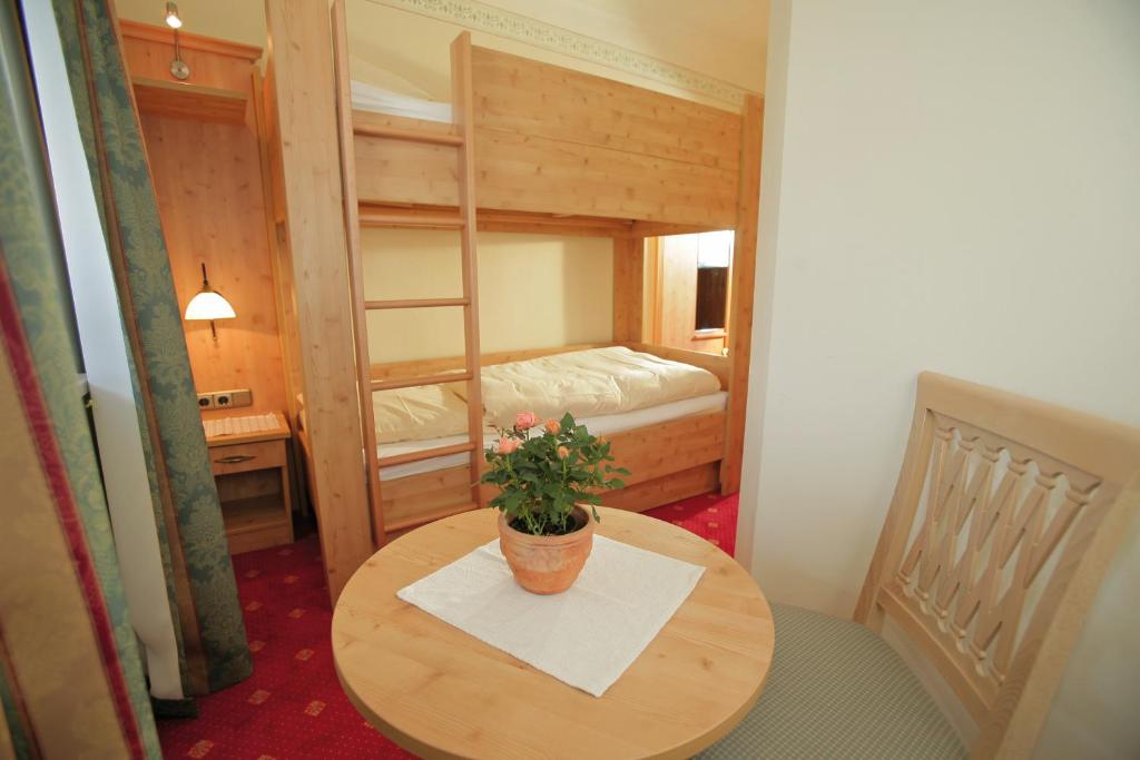 Postel nebo postele na pokoji v ubytování Postgasthof, Hotel Rote-Wand