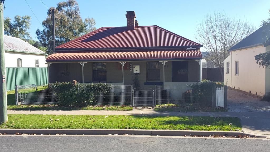 Browncoat Cottage Mudgee - Housity