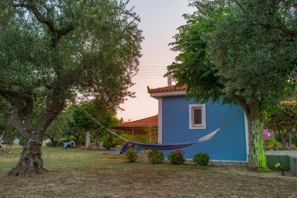 Vonkajšia záhrada v ubytovaní Dimaras Apartments