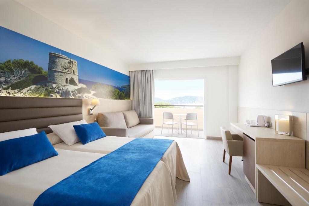 Invisa Hotel Club Cala Blanca, Playa es Figueral ...
