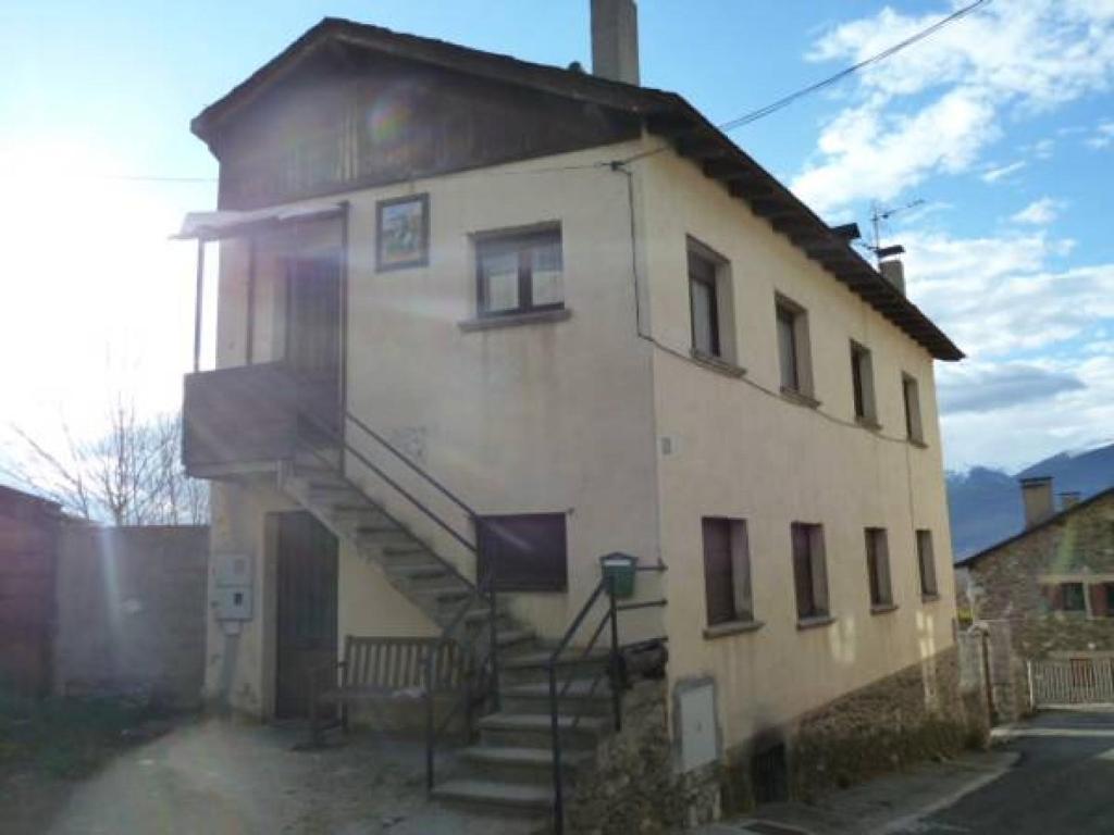 a building with a staircase on the side of it at Cerdanya Escadarcs 2 in Escardacs