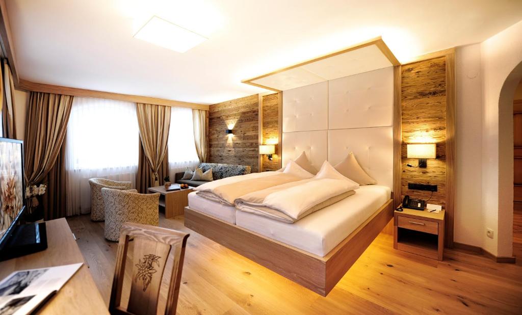 Postel nebo postele na pokoji v ubytování Salnerhof Superior Lifestyle Resort