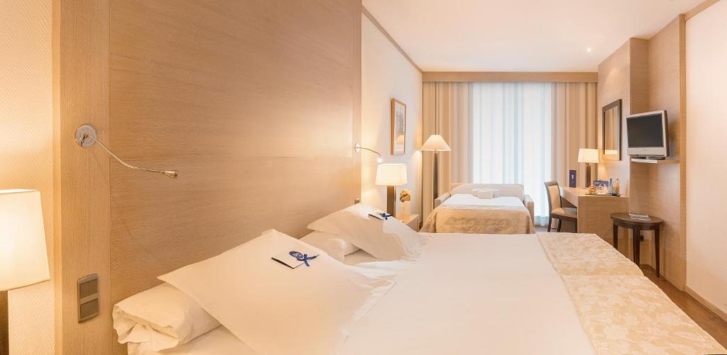 SH Valencia Palace - Tweepersoonskamer Met Extra Bed