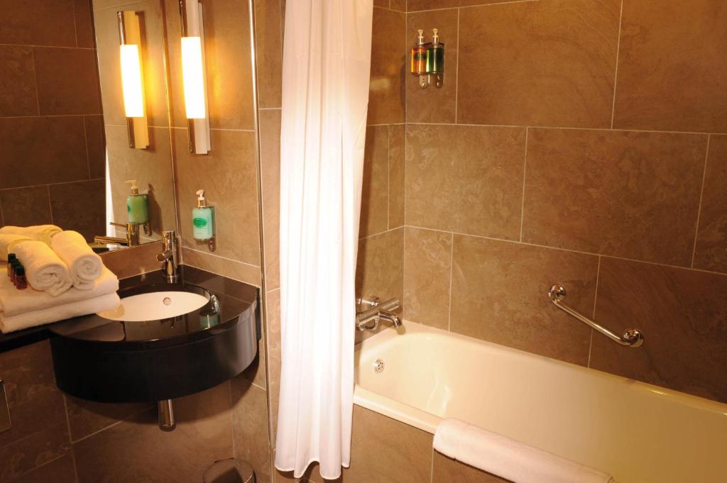 Koupelna v ubytování Treacy's Hotel Wexford