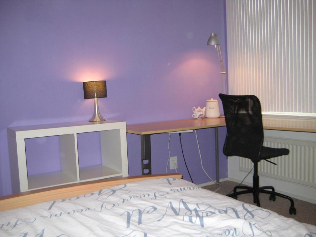 a bedroom with a bed and a desk and a chair at Wim's Place Schiphol Amsterdam Airport in Hoofddorp
