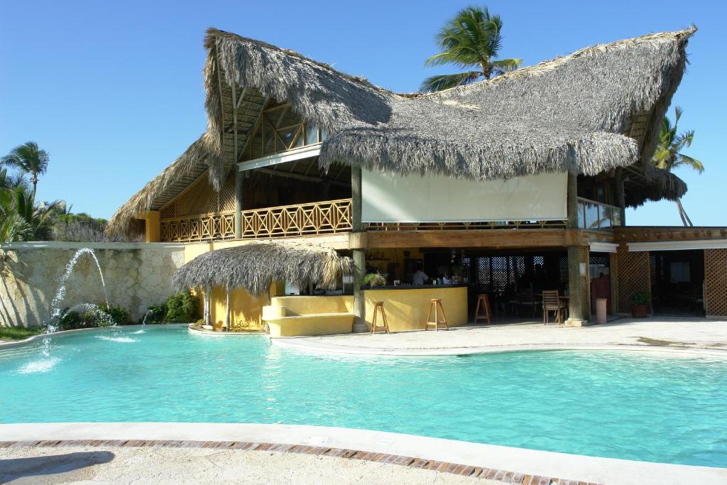 Bazén v ubytování VIK Hotel Cayena Beach All Inclusive nebo v jeho okolí