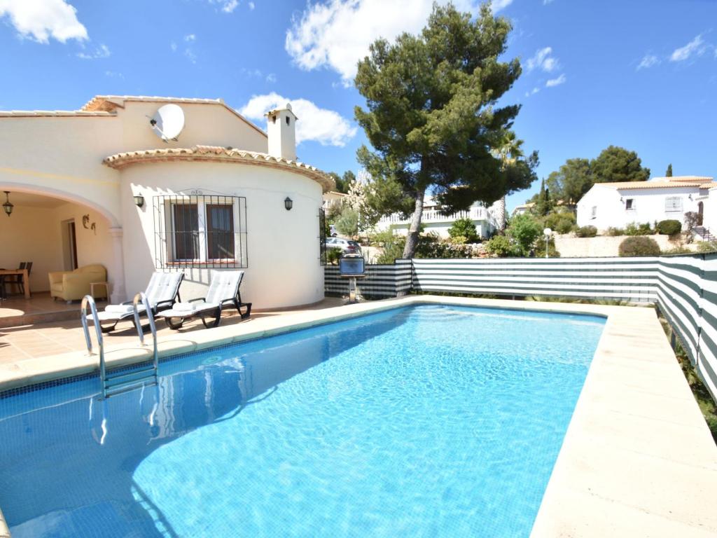 Villa con piscina y casa en Belvilla by OYO Les Bassetes, en Adsubia