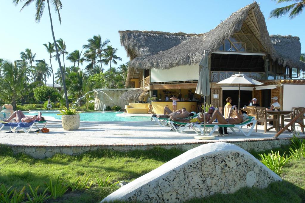 Bazén v ubytování VIK Hotel Cayena Beach All Inclusive nebo v jeho okolí