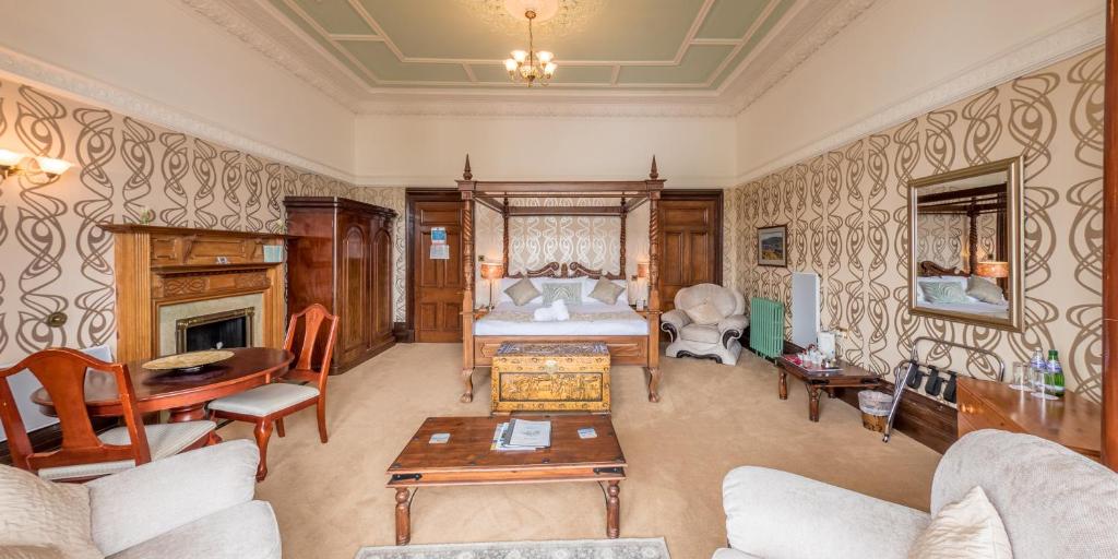 TV a/nebo společenská místnost v ubytování Craigard House Hotel