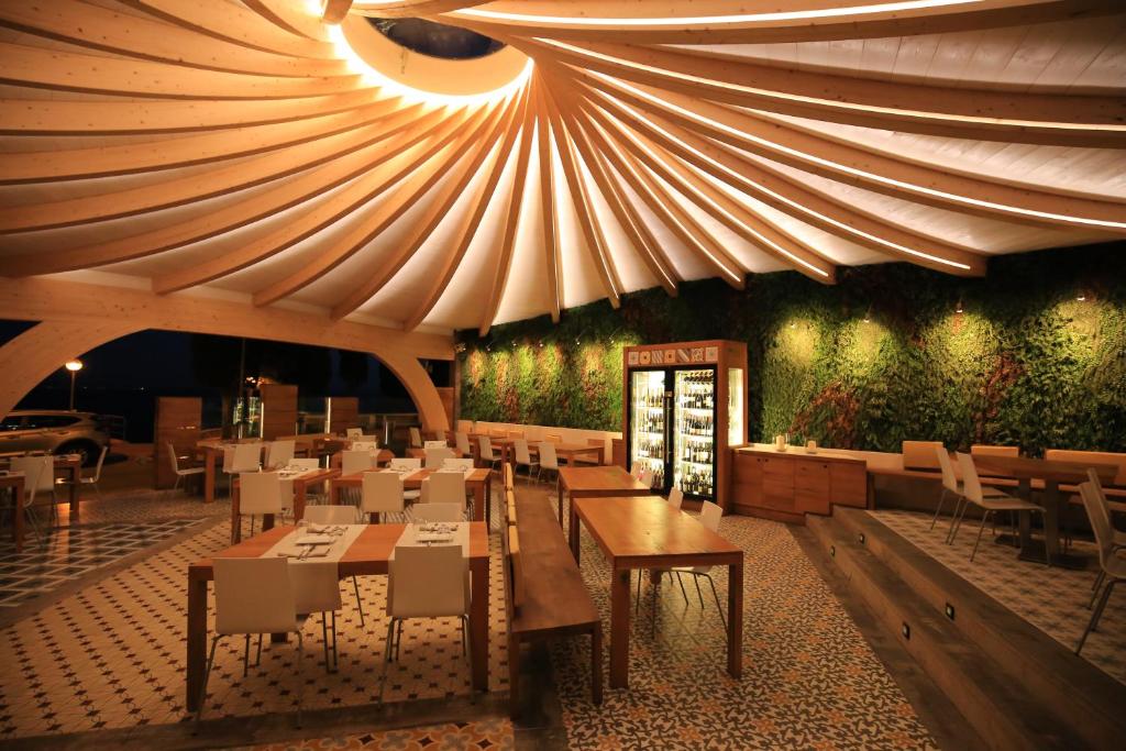 Restaurant o un lloc per menjar a Canyelles Platja