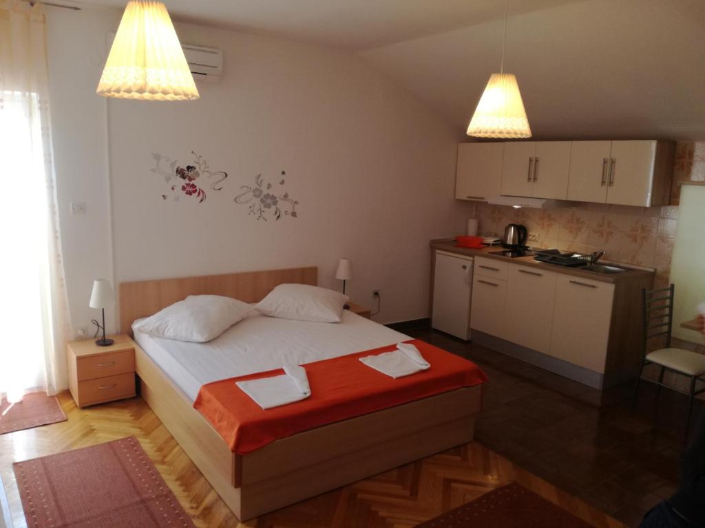 Imagen de la galería de Apartments Mirjana, en Makarska