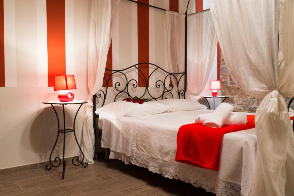 a bedroom with a bed with a red blanket at Locanda Mammi' in Agnone